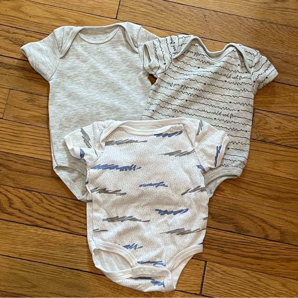 Set of 3 Emily and Oliver onesies/bodysuits, Size 0-3 Months